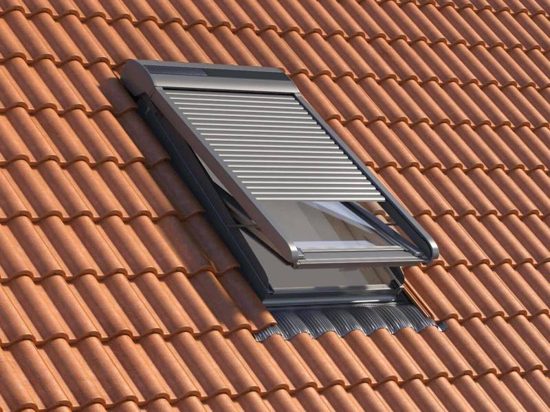 Roleta na okno dachowe ROOFLITE+ solarna SSR S6A 114x118 zewnętrzna